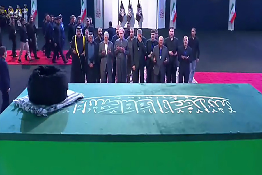 شخصيات عراقية وأحزاب إقليم كردستان تلقي نظرة الوداع على جثمان الإمام الخامنئي (قده)