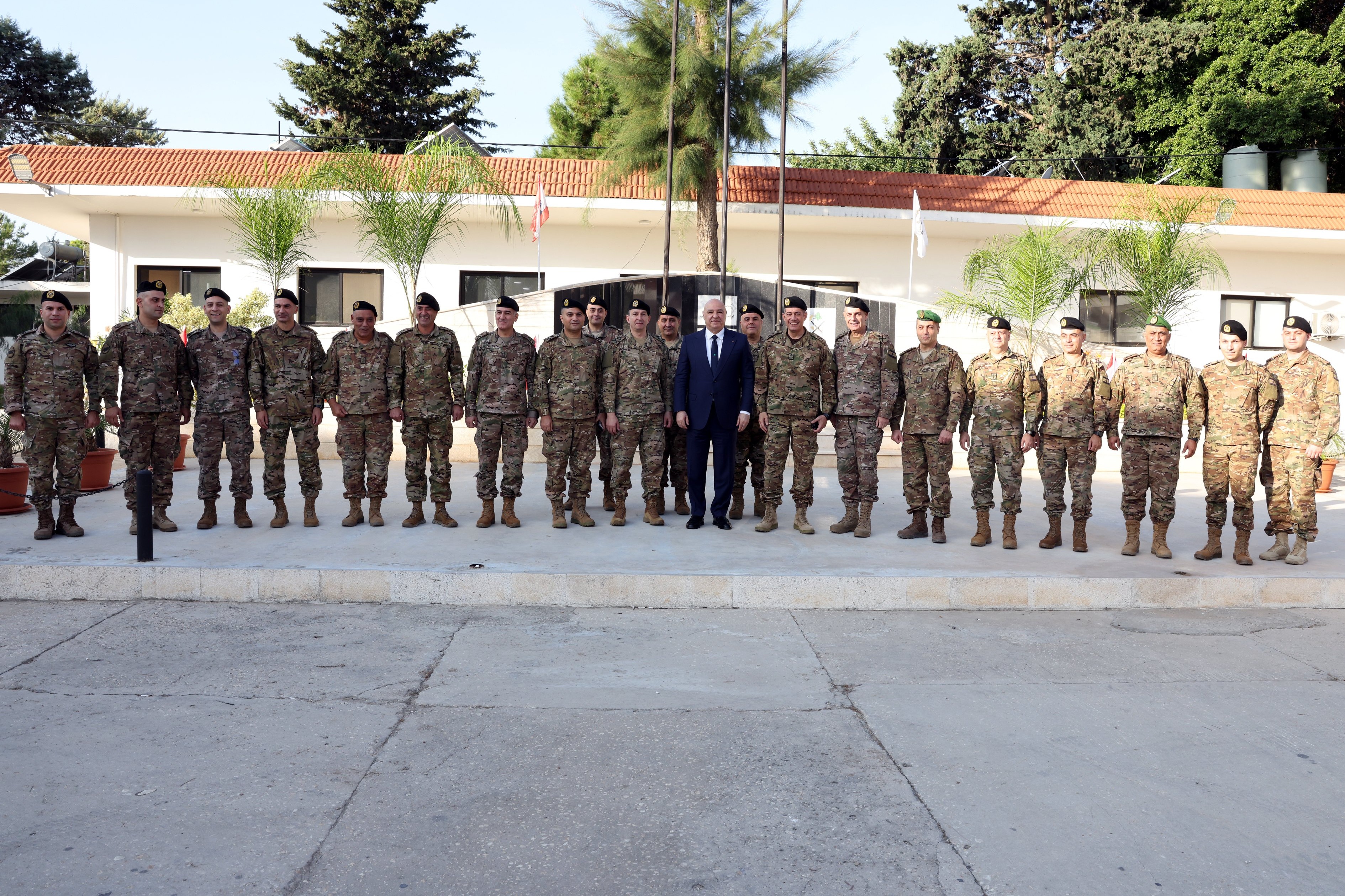الرئيس عون من صور: الجيش ثابت في الدفاع عن الاستقلال غير آبه بحملات التجريح والتحريض