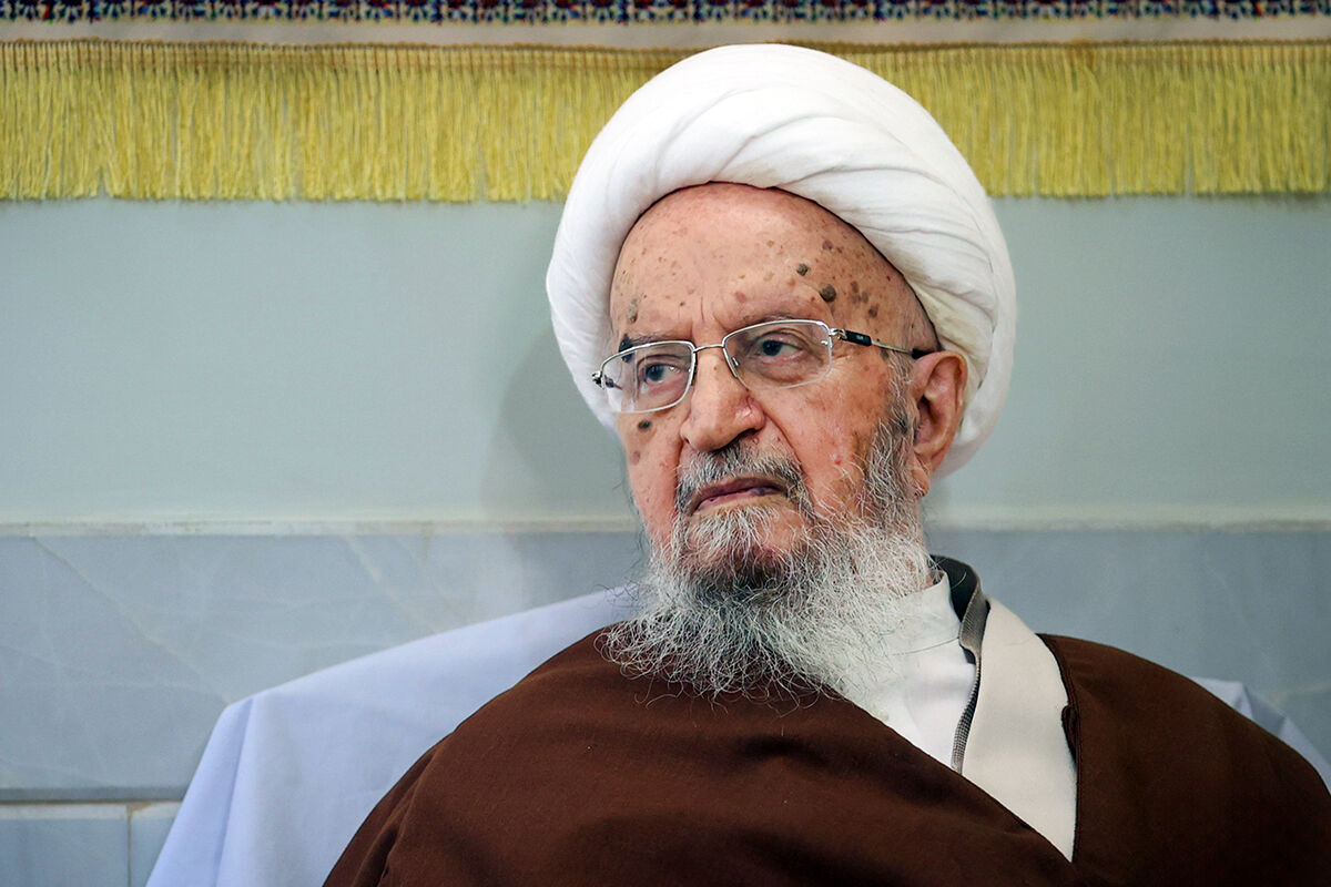 آية الله مكارم الشيرازي ردًا على اغتيال الإمام الخامنئي: الانتقام واجب ديني