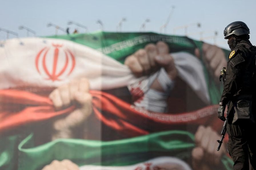 إيران تؤكد أنها سترد على أي عدوان.. لاريجاني: قتلة الشعب الرئيسيون هم ترامب ونتنياهو