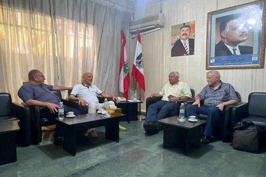 لقاء بين 