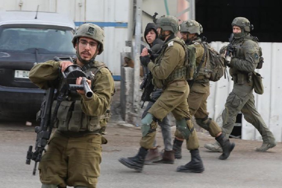 قوات الاحتلال تشنّ حملة اقتحامات واعتقالات واسعة في الضفة الغربية المحتلة