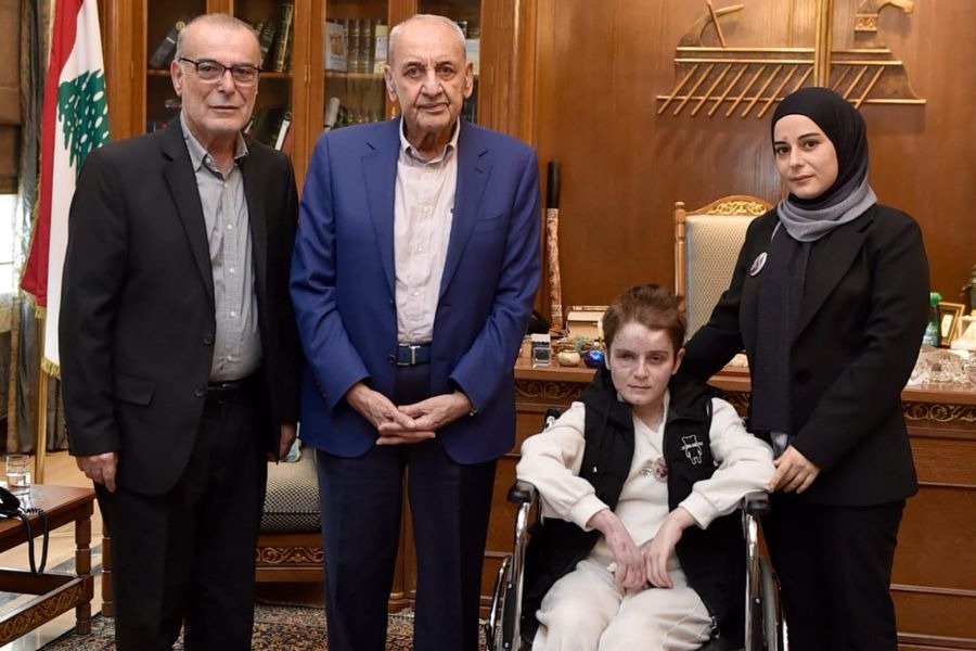 الرئيس بري يستقبل عائلة الشهيد هادي شرارة 