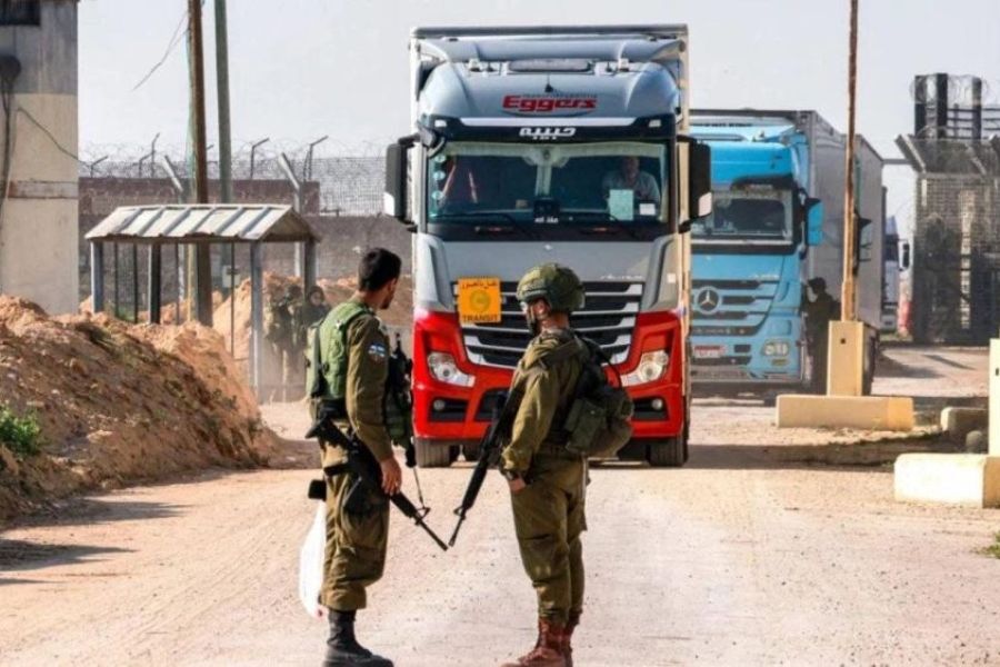 الاحتلال يواصل خرق الهدنة ويمنع دخول 455 شاحنة يوميًا لغزة