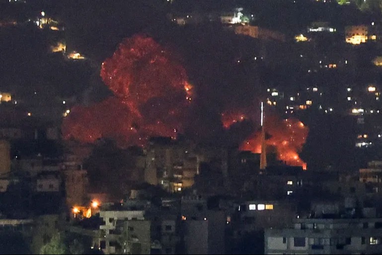 العدو يُكثّف عدوانه.. غارات عنيفة على الجنوب والبقاع والضاحية