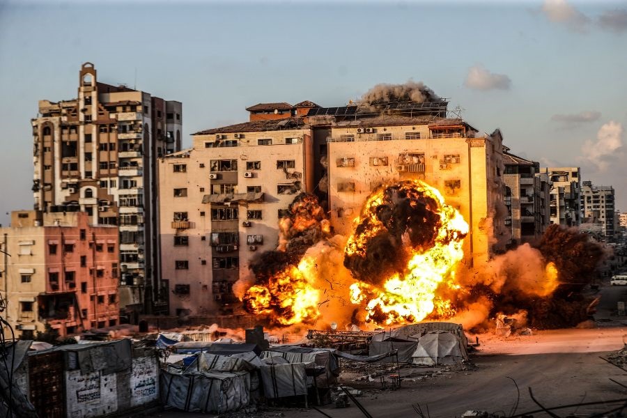 الاحتلال يوسّع استهدافه مدينة غزة.. 59 شهيدًا بالعدوان على القطاع و6 بالتجويع