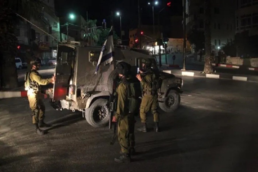 فلسطين المحتلة| آلية تابعة لجيش الاحتلال تدهس شابًا في محيط مخيم قلنديا شمال القدس المحتلة