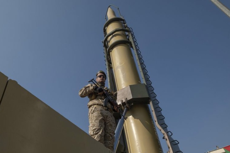 مقر خاتم الأنبياء: سنحرم أميركا وحلفاءها من نفط وغاز المنطقة لسنوات