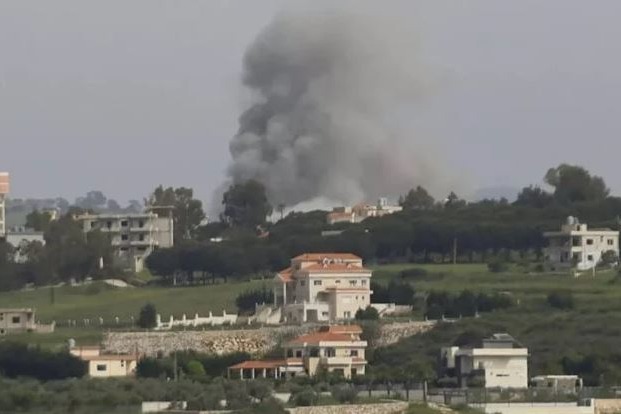 العدو يواصل اعتداءاته.. شهيد بغارة صهيونية على بلدة رب ثلاثين