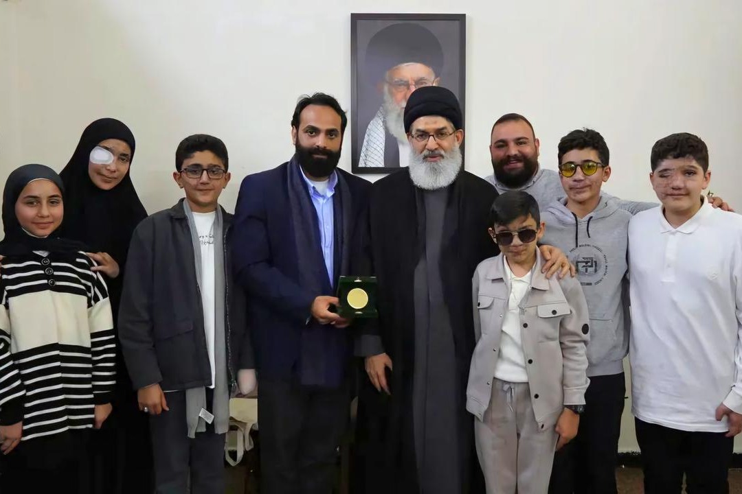 وفد من مؤسسة الجرحى يزور السيد هاشم الحيدري 