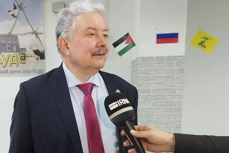 مسؤول برلماني روسي سابق: الإمام الخامنئي من أعظم شخصيات عصرنا 