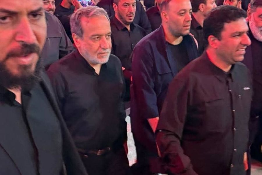 بالصور| وزير الخارجية الإيراني في كربلاء المقدسة في مراسم زيارة الأربعين