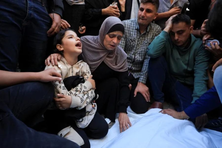 5 شهداء فلسطينيين وقصف مدفعي 