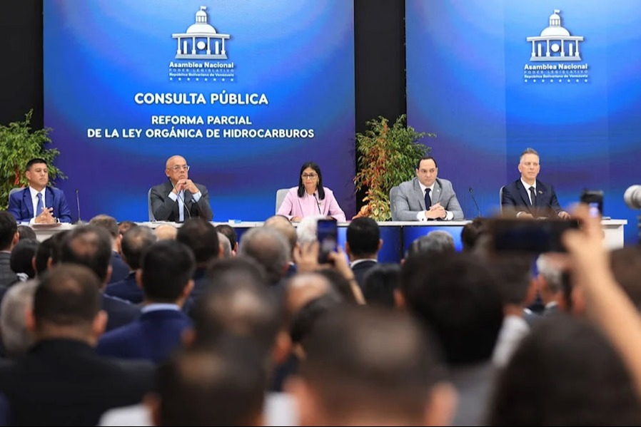 فنزويلا تردّ على واشنطن: لا نقبل أوامر خارجية بشأن نفطنا