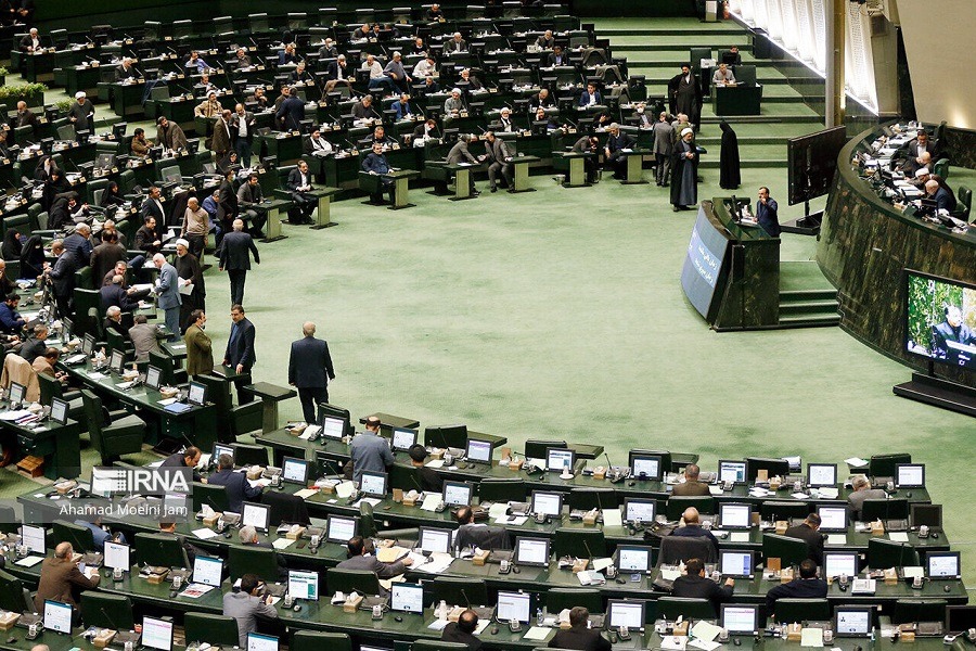 نواب إيرانيون يدعون لإعادة النظر في عضوية إيران في معاهدة عدم انتشار الأسلحة النووية