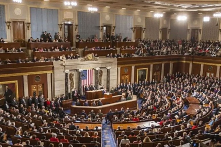 نواب أميركيون يشكّكون بشرعية عدوان واشنطن على فنزويلا وإيران: مغامرة حمقاء 