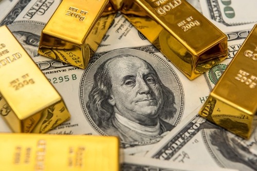 الذهب يكسر عتبة 5300 للأونصة والدولار أمام أزمة ثقة 