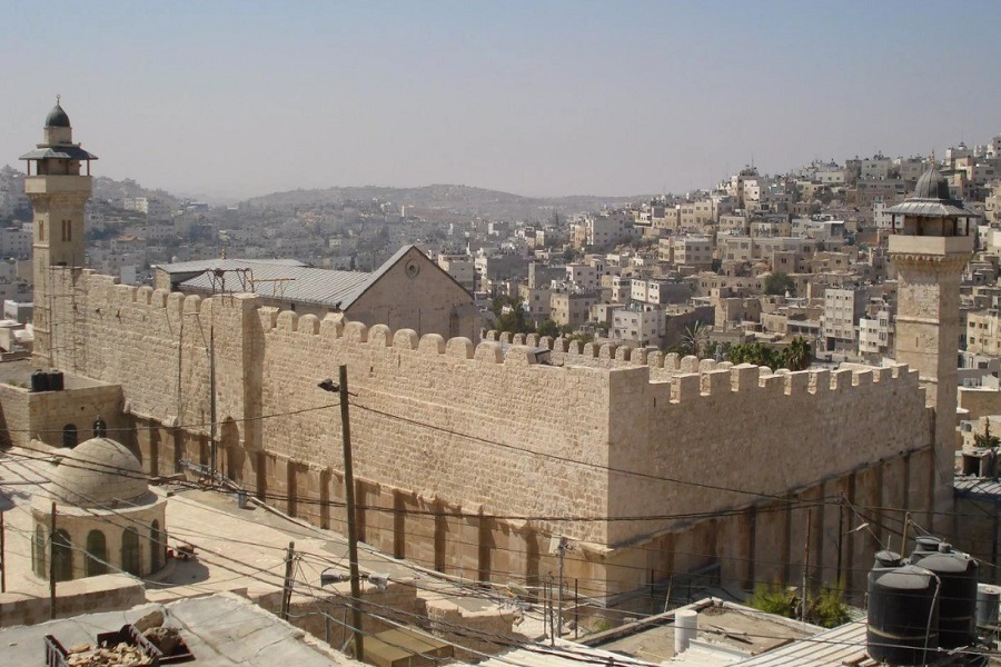 حماس: سحب صلاحيات إدارة الحرم الإبراهيمي من بلدية الخليل خطوة تهويدية خطيرة