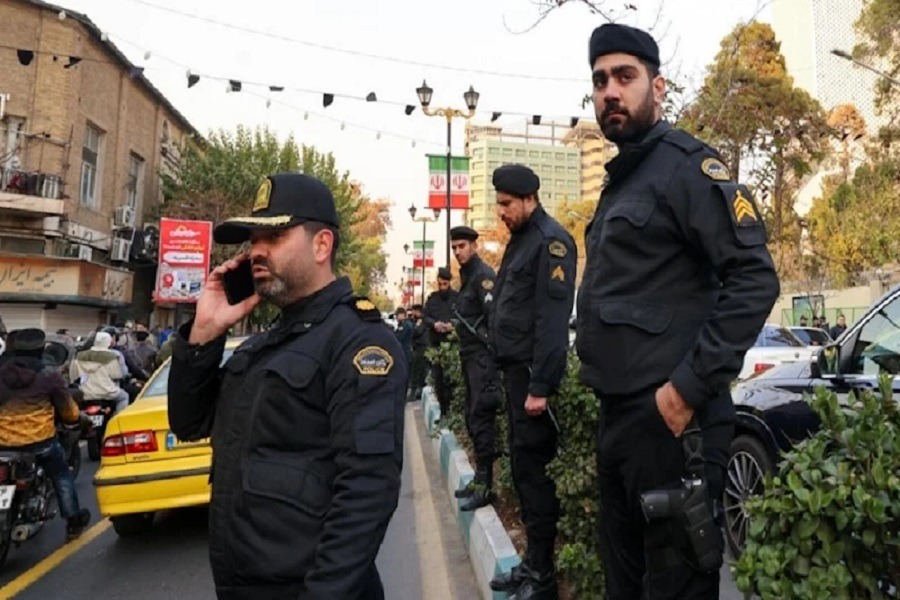 إحباط مخططات تخريبية واعتقال المئات من قادة الشغب في إيران