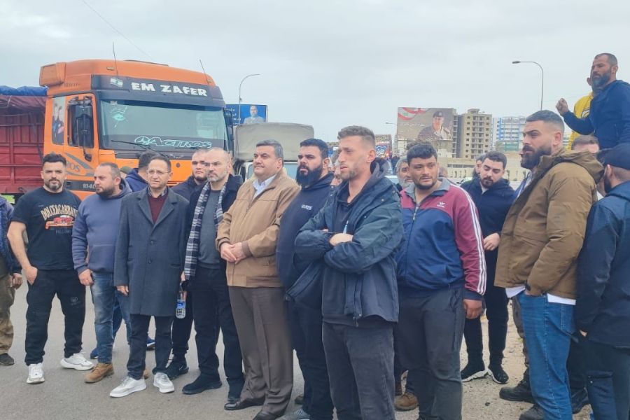 احتجاجات ورفض شعبي واسع لقرار رفع الضرائب وارتفاع أسعار البنزين 