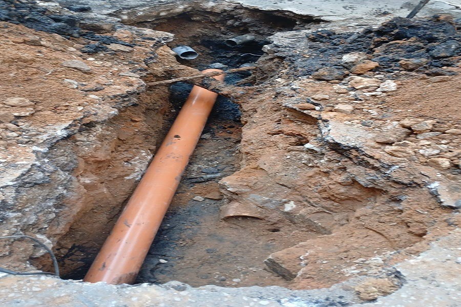 بلدية برج البراجنة تنجز صيانة شبكات الصرف الصحي 