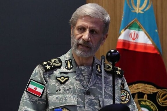 قائد الجيش الإيراني: التلاحم والتآزر بين قواتنا المسلحة رصيد إستراتيجي للبلاد