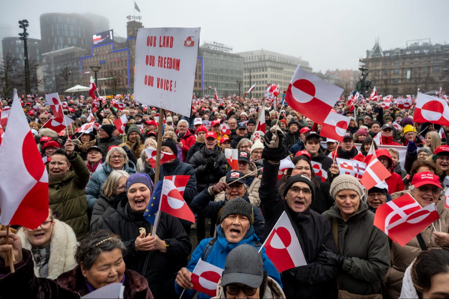 تظاهراتٌ حاشدةٌ في كوبنهاغن رفضًا لأطماع ترامب في غرينلاند