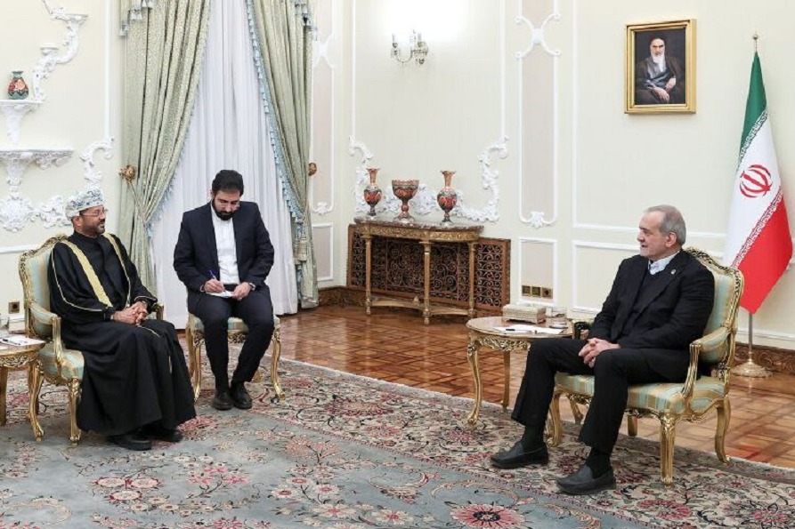 بزشكيان: الشعب الإيراني أكثر تماسكًا من أيّ وقت مضى وسيبقى داعمًا لوطنه ونظامه