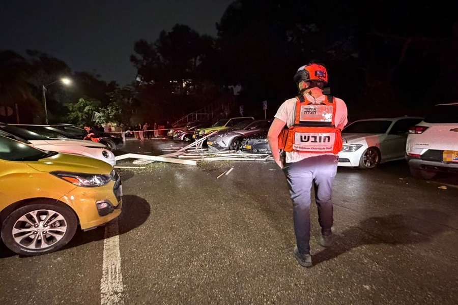 انفجارات تهز العمق.. إصابة محطة قطار 