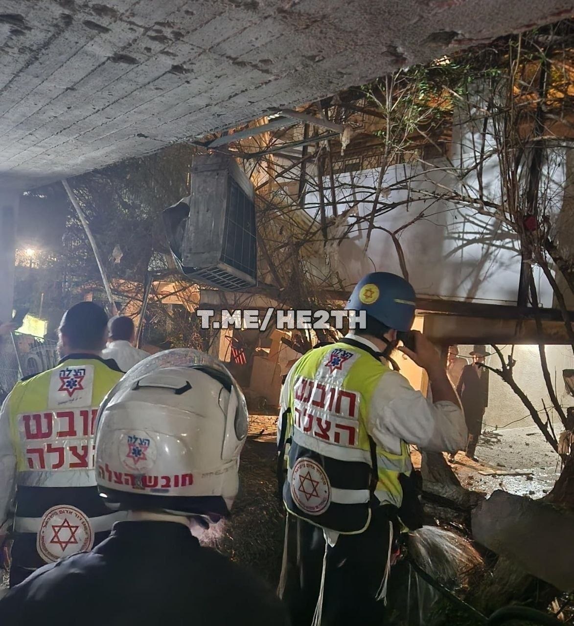 صورة | الدمار في بني باراك جراء القصف الإيراني