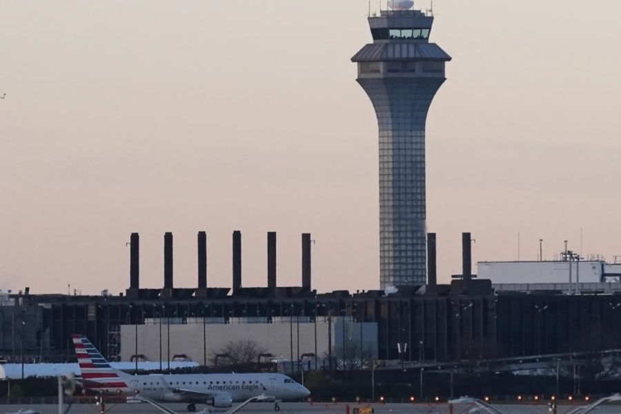 الإغلاق الحكومي يشلّ الطيران الأميركي وترامب يهدد بإغلاق المجال الجوي بالكامل