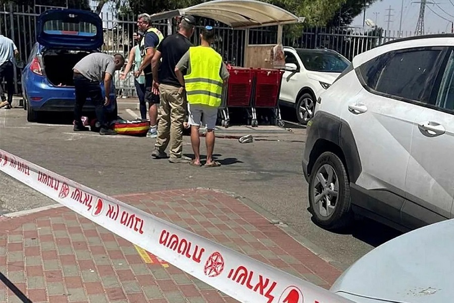 مقتل عنصر أمن صهيوني وإصابة 4 آخرين في عملية فدائية مزدوجة قرب الخليل