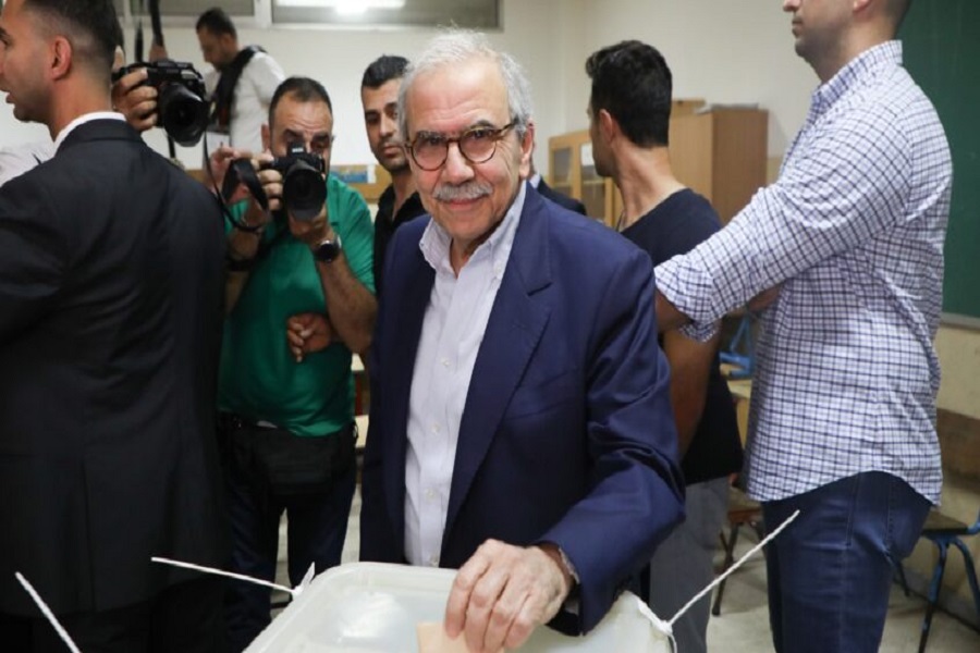 سلام بعد الإدلاء بصوته: خياري لإنماء بيروت