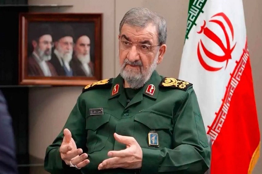 رضائي: مضيق هرمز مغلق بالكامل وسنعلن قريبًا عن منطقة محظورة خارجه 