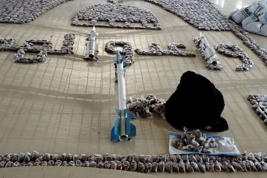 قوافل عيدية يمنية بالمليارات وشعارات 