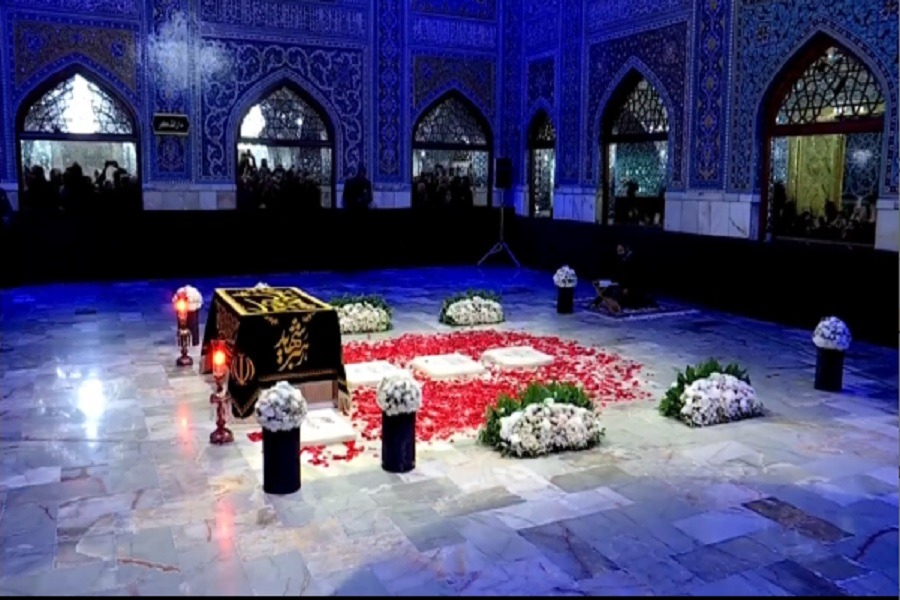 مشاهد مرقد الإمام الشهيد السيد علي الخامنئي في رواق دار الذكر بالعتبة الرضوية المقدسة