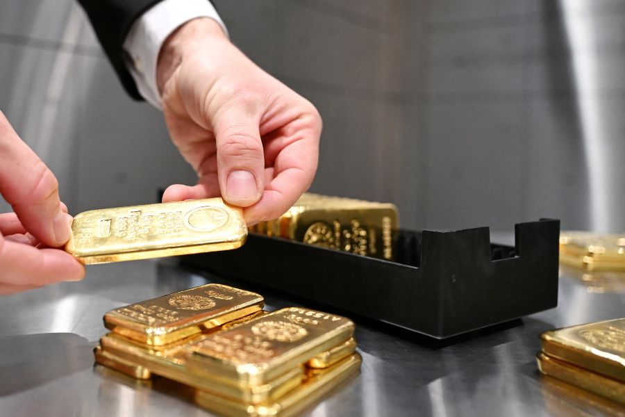 الذهب يرتفع ويقترب من الـ4000 دولار للأونصة وسط ضبابية سياسية في أميركا وفرنسا