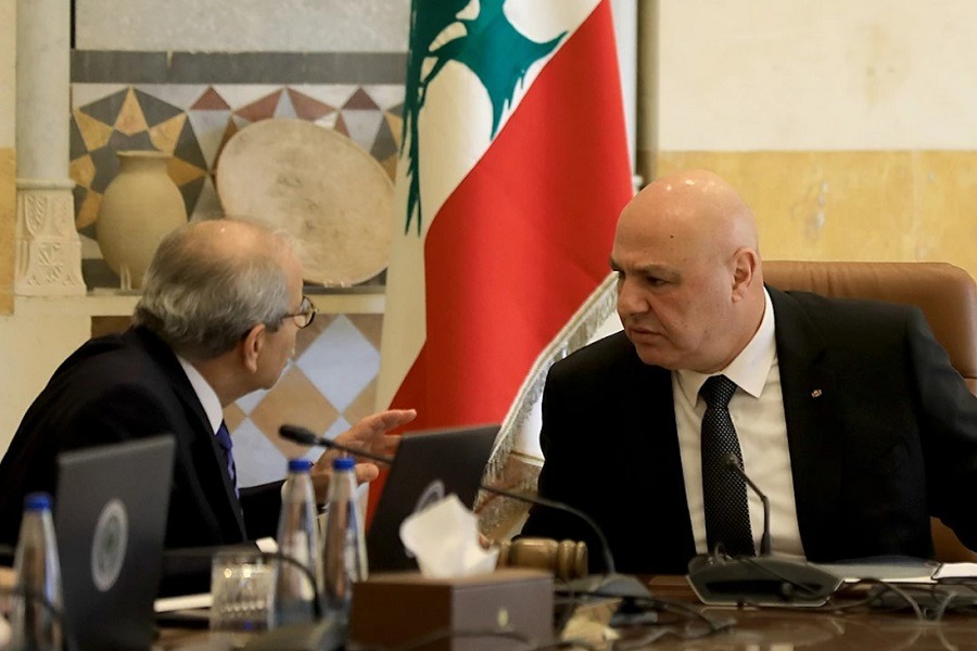 عون يقترح انتخابات نيابية مبكرة لتغيير الحكومة