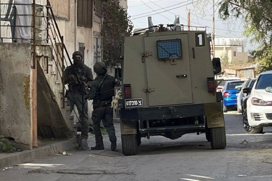 فلسطين المحتلة| قوات الاحتلال تقتحم بلدة بيتونيا غرب رام الله وقرية تياسير شرق طوباس بالضفة الغربية المحتلة