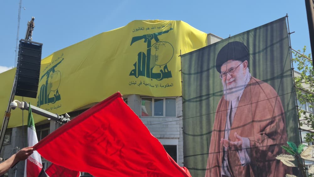 ملايين الإيرانيين من مكان استشهاد الإمام الخامنئي: مع لبنان وحزب الله 