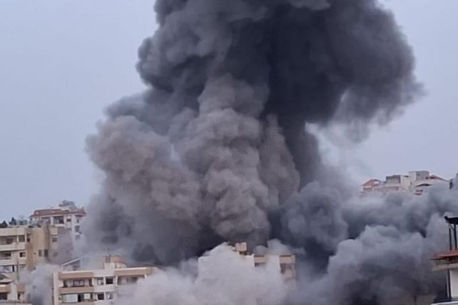 العدو الصهيوني يستهدف مجددًا مباني سكنية في الجنوب.. دمار وإصابات في صفوف الصحافيين