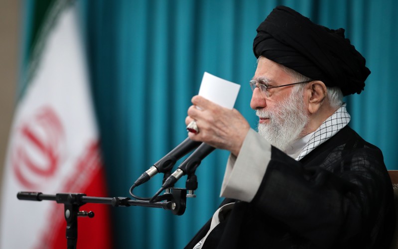 تعيينات للإمام الخامنئي عقب اغتيال القادة العسكريين الإيرانيين