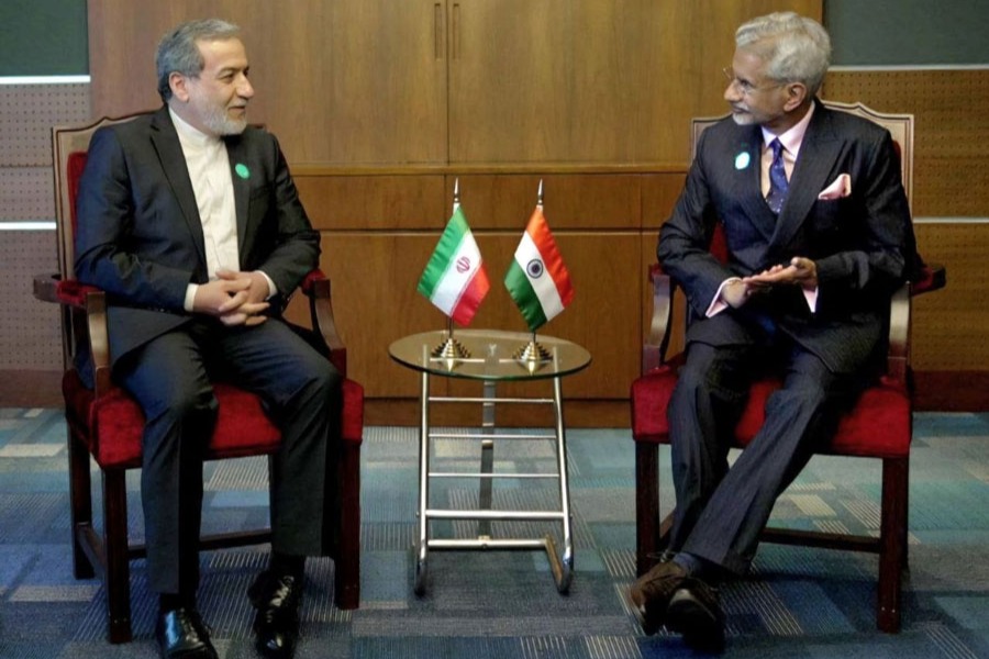 إيران تُدين التدخلات الخارجية وتُحذّر من زعزعة الأمن الداخلي