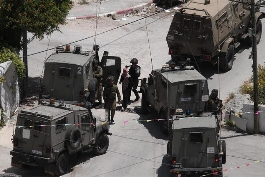 الاحتلال يواصل عدوانه على مخيم قلنديا وكفر عقب شمال القدس المحتلة
