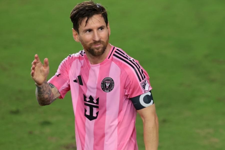 ميسي يعادل رقم بوشكاش أفضل صانع أهداف تاريخيًّا ويقترب من حاجز الـ900 هدف