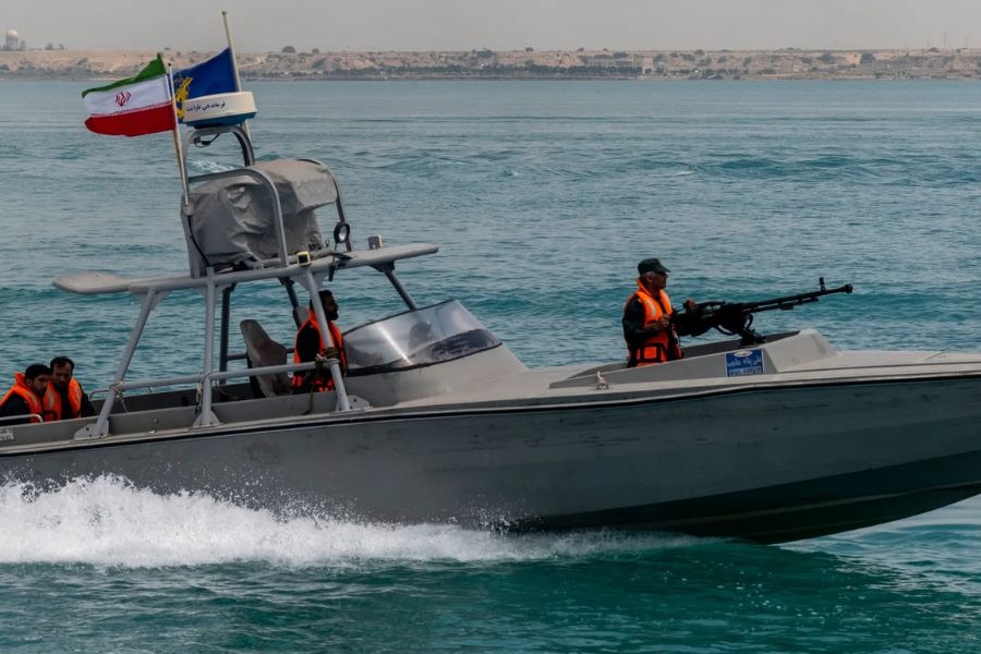 قيادة بحرية الحرس الثوري: القطع البحرية غير العسكرية تمر حصرًا عبر المسار الذي نحدده