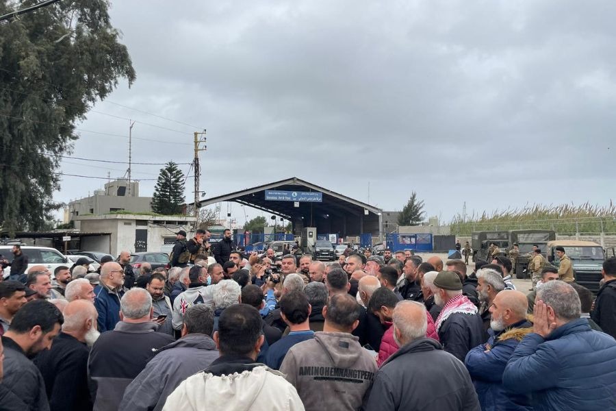 بالصور| اعتصام أمام مرفأ طرابلس رفضًا لقرارات الحكومة زيادة الضرائب 