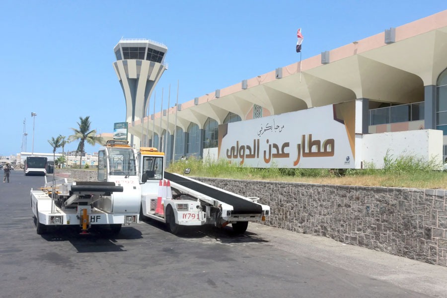 السفير السعودي في اليمن: الزبيدي منع هبوط طائرة الوفد السعودي وأغلق مطار عدن