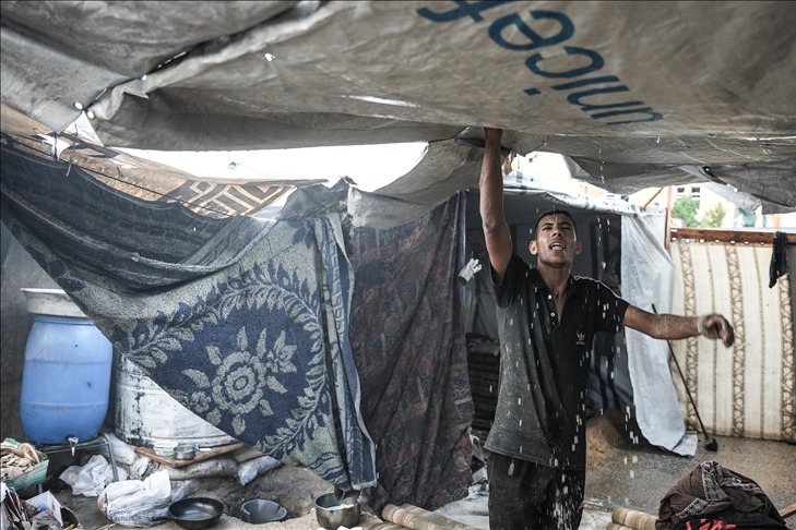 الشتاء يفتك بالنازحين في غزة