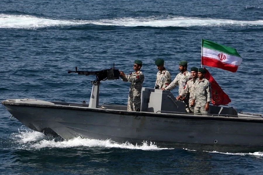 كيف ردّت إيران على تهديدات ترامب بإغلاق مضيق هرمز؟